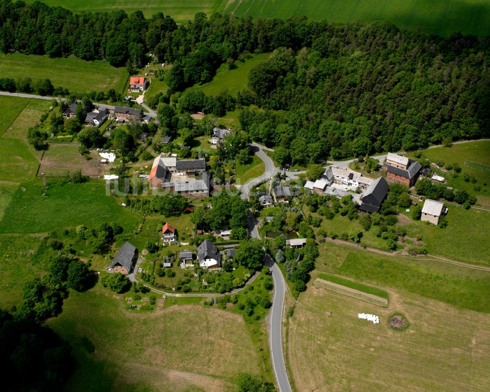 Frotschau von oben - Dorfkern am Feldrand in Frotschau im Bundesland Thüringen, Deutschland