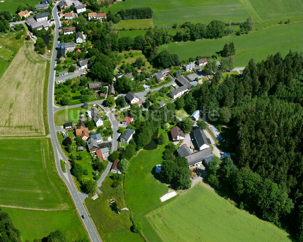 Förstenreuth aus der Vogelperspektive: Dorfkern am Feldrand in Förstenreuth im Bundesland Bayern, Deutschland