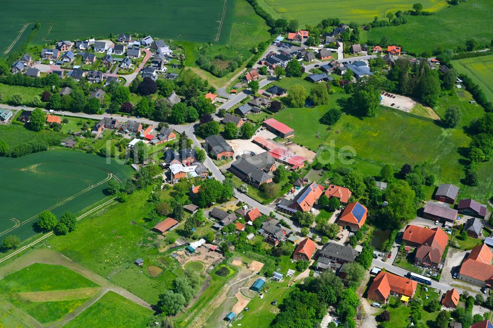 Luftaufnahme Fuhlenhagen - Dorfkern am Feldrand in Fuhlenhagen im Bundesland Schleswig-Holstein, Deutschland