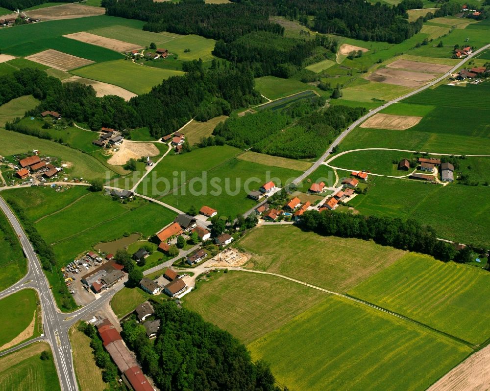 Furth von oben - Dorfkern am Feldrand in Furth im Bundesland Bayern, Deutschland