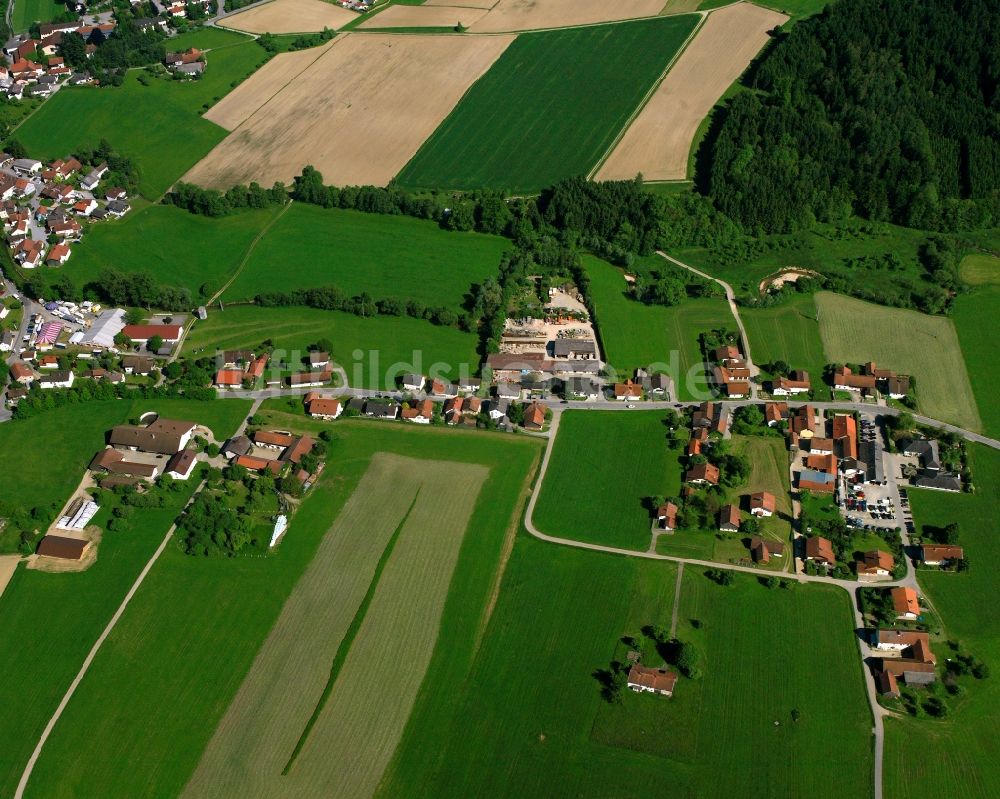 Furth aus der Vogelperspektive: Dorfkern am Feldrand in Furth im Bundesland Bayern, Deutschland