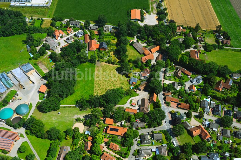 Gailhof aus der Vogelperspektive: Dorfkern am Feldrand in Gailhof im Bundesland Niedersachsen, Deutschland