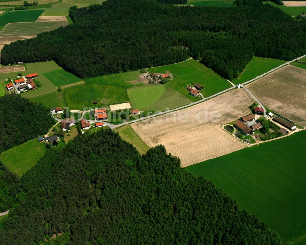 Ganglöd aus der Vogelperspektive: Dorfkern am Feldrand in Ganglöd im Bundesland Bayern, Deutschland