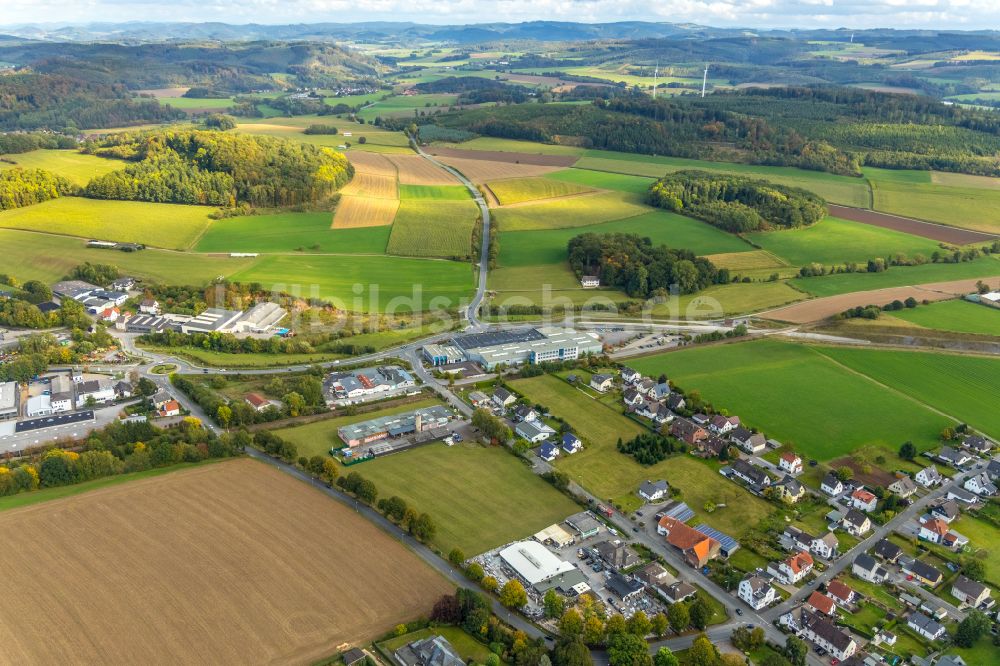 Garbeck aus der Vogelperspektive: Dorfkern am Feldrand in Garbeck im Bundesland Nordrhein-Westfalen, Deutschland