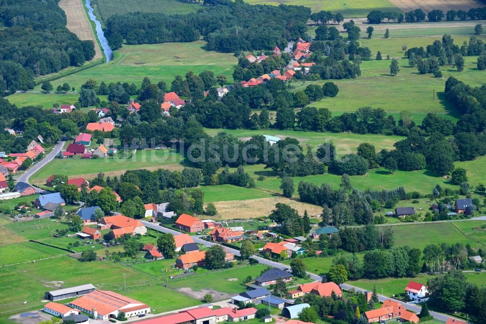 Luftbild Garlitz - Dorfkern am Feldrand in Garlitz im Bundesland Mecklenburg-Vorpommern, Deutschland