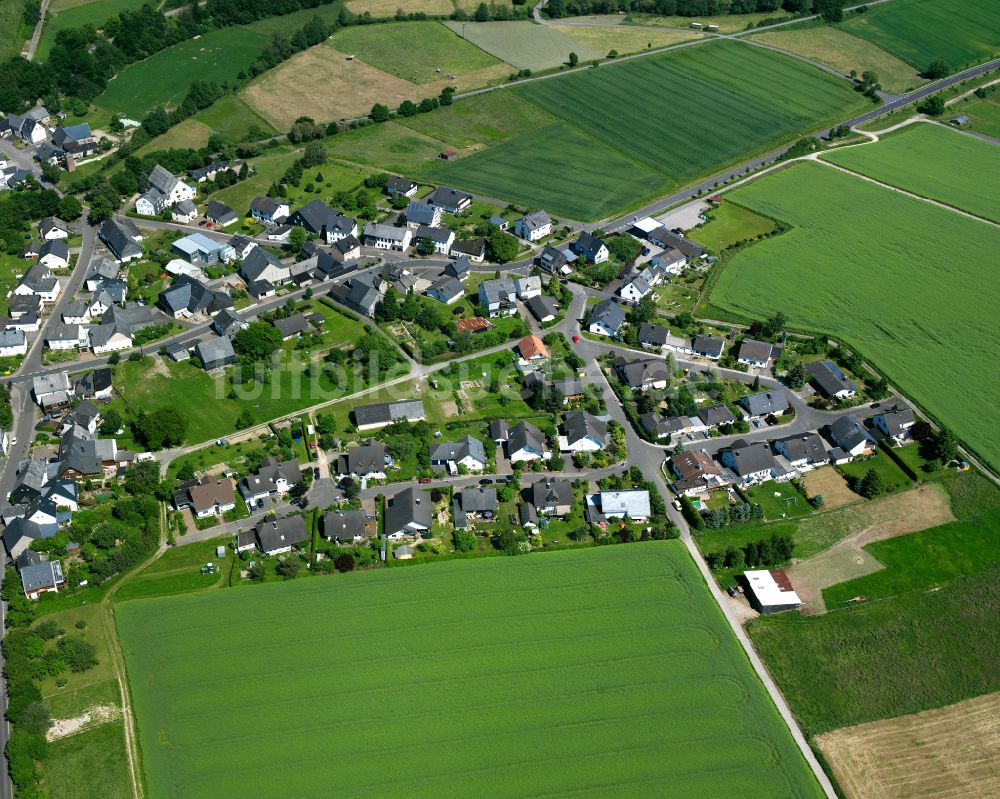 Gaß von oben - Dorfkern am Feldrand in Gaß im Bundesland Rheinland-Pfalz, Deutschland