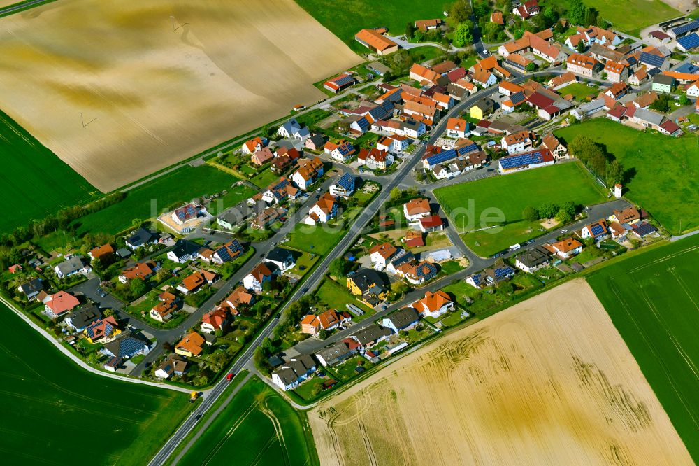 Luftbild Geesdorf - Dorfkern am Feldrand in Geesdorf im Bundesland Bayern, Deutschland