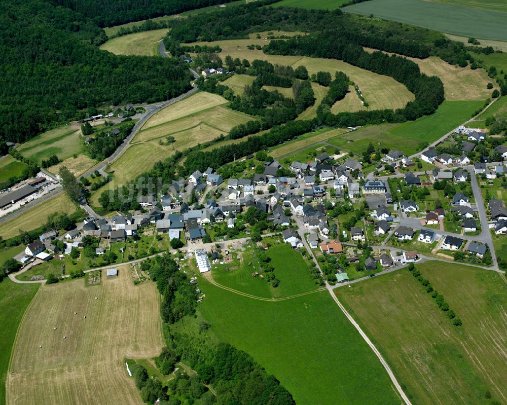 Gehlweiler von oben - Dorfkern am Feldrand in Gehlweiler im Bundesland Rheinland-Pfalz, Deutschland