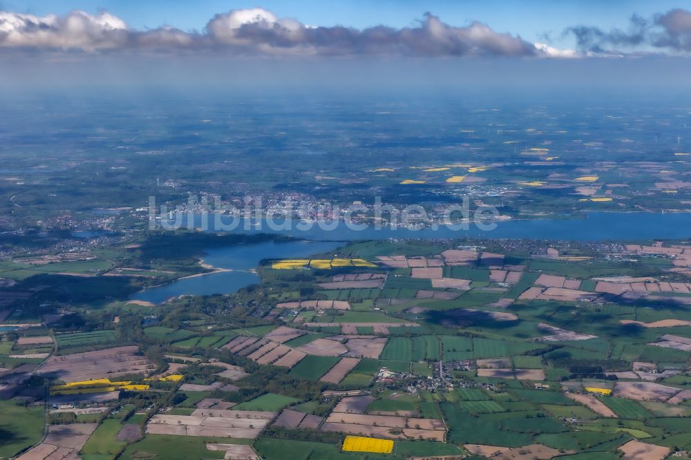 Geltorf von oben - Dorfkern am Feldrand in Geltorf im Bundesland Schleswig-Holstein, Deutschland