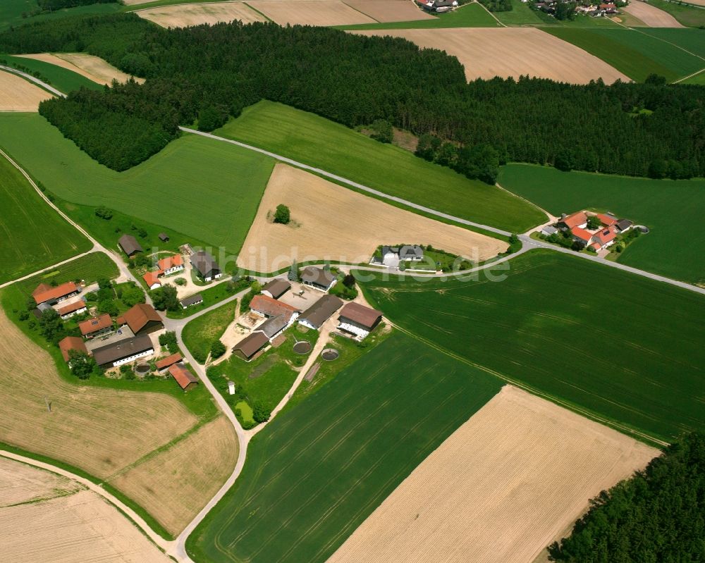 Gengham von oben - Dorfkern am Feldrand in Gengham im Bundesland Bayern, Deutschland