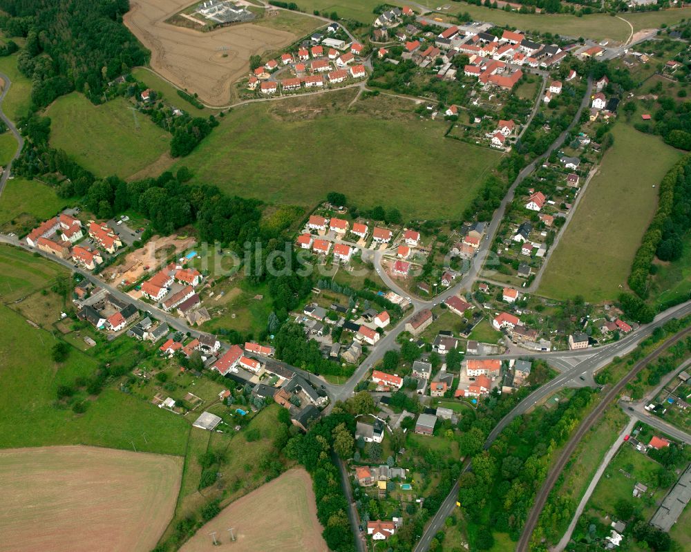 Gera aus der Vogelperspektive: Dorfkern am Feldrand in Gera im Bundesland Thüringen, Deutschland