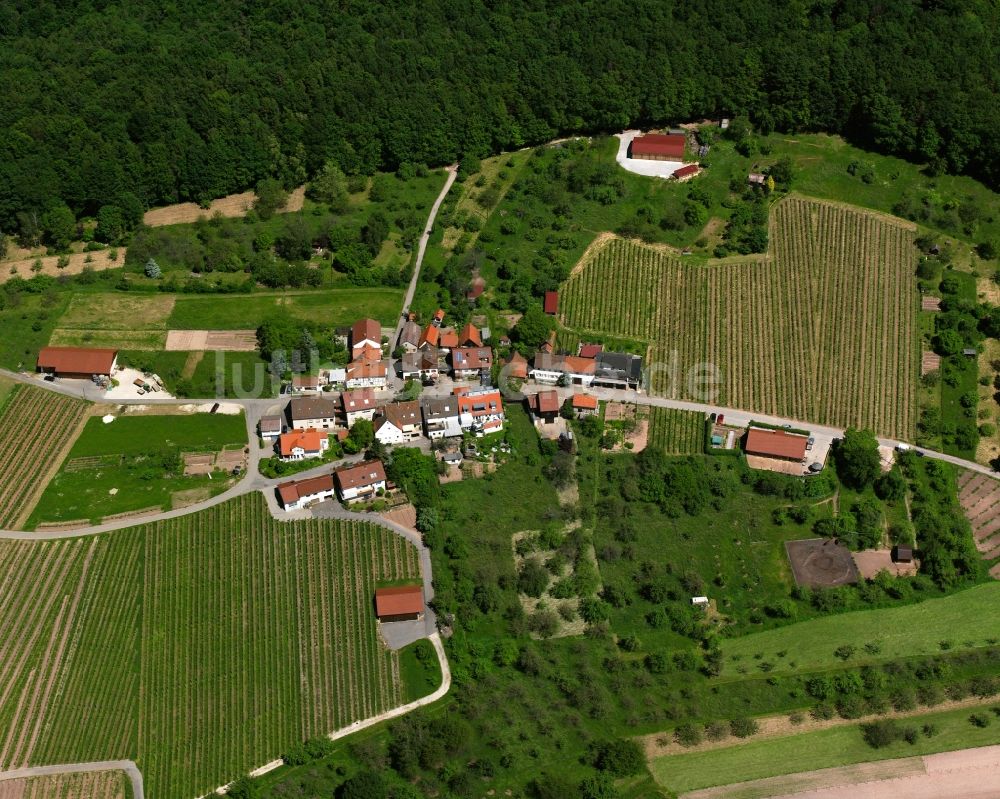 Luftaufnahme Geradstetten - Dorfkern am Feldrand in Geradstetten im Bundesland Baden-Württemberg, Deutschland