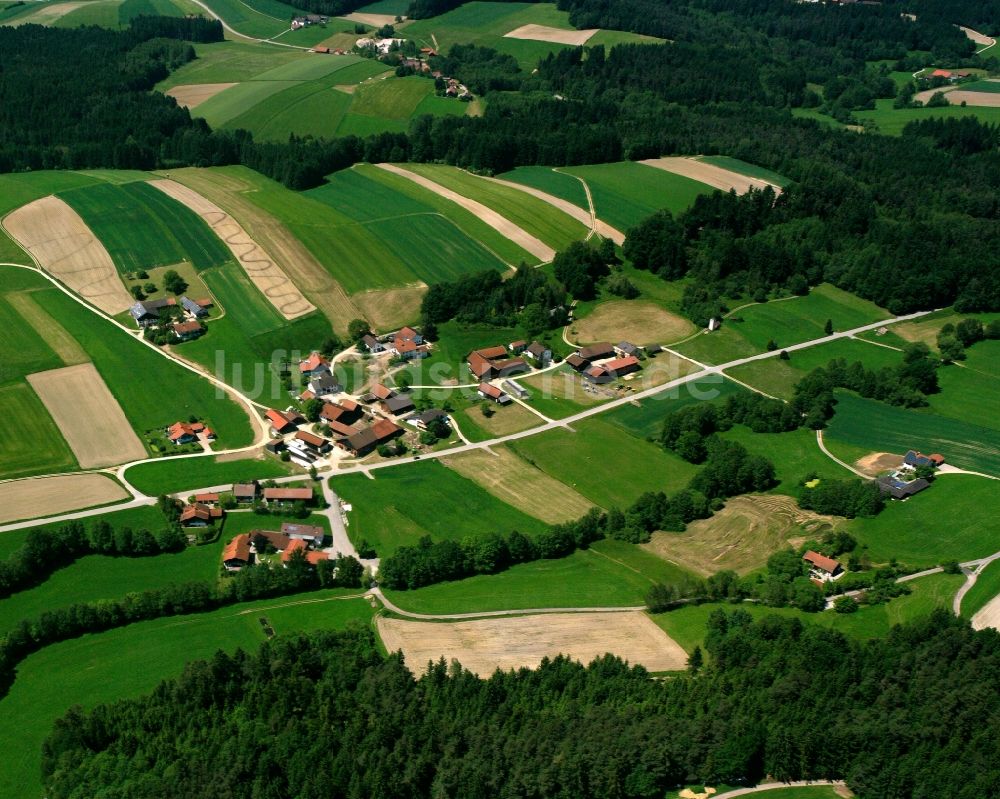 Luftaufnahme Geretsham - Dorfkern am Feldrand in Geretsham im Bundesland Bayern, Deutschland