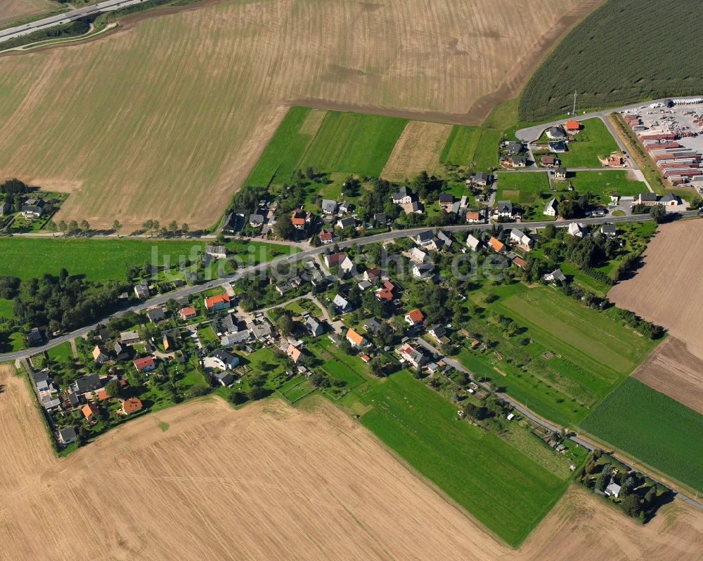 Gersdorf aus der Vogelperspektive: Dorfkern am Feldrand in Gersdorf im Bundesland Sachsen, Deutschland