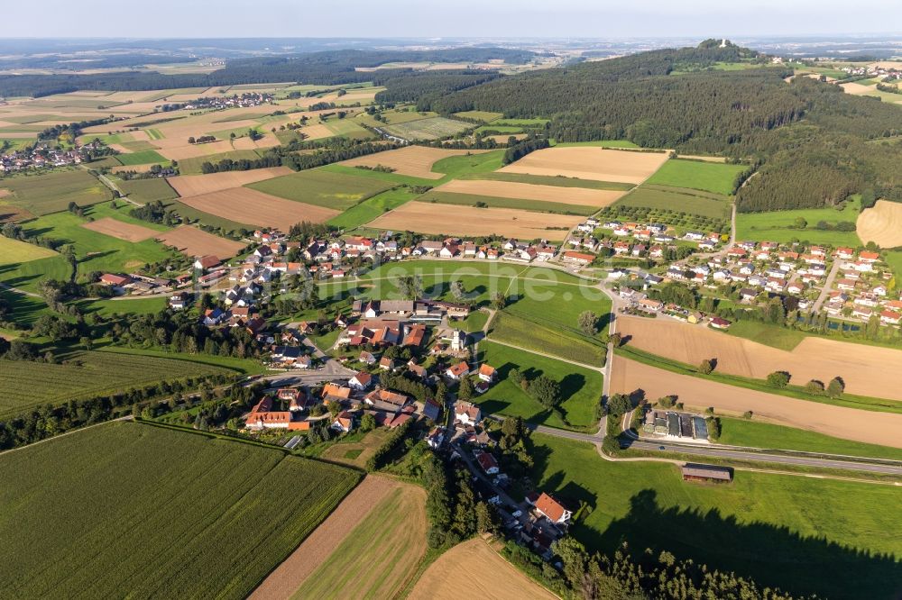 Luftaufnahme Göffingen - Dorfkern am Feldrand in Göffingen im Bundesland Baden-Württemberg, Deutschland