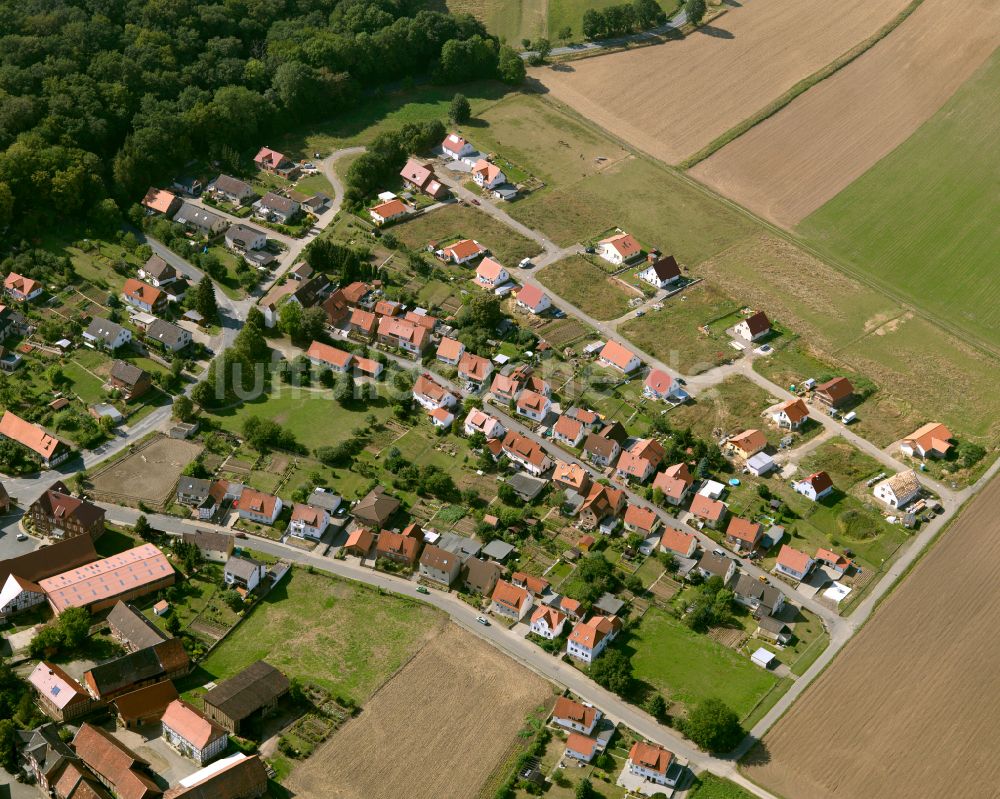 Gielde von oben - Dorfkern am Feldrand in Gielde im Bundesland Niedersachsen, Deutschland