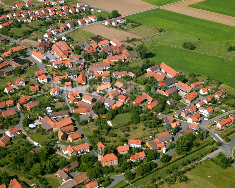 Luftaufnahme Gielde - Dorfkern am Feldrand in Gielde im Bundesland Niedersachsen, Deutschland