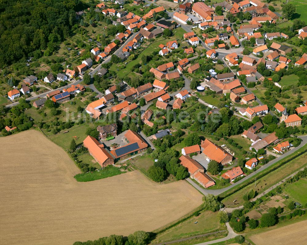 Gielde von oben - Dorfkern am Feldrand in Gielde im Bundesland Niedersachsen, Deutschland