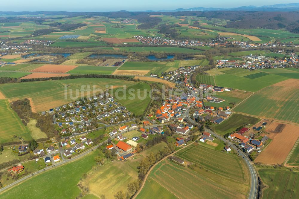 Giflitz von oben - Dorfkern am Feldrand in Giflitz im Bundesland Hessen, Deutschland