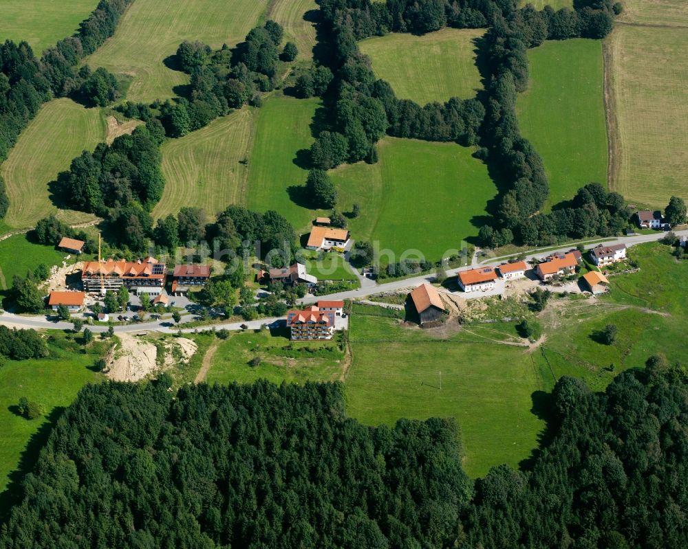 Glashütt von oben - Dorfkern am Feldrand in Glashütt im Bundesland Bayern, Deutschland