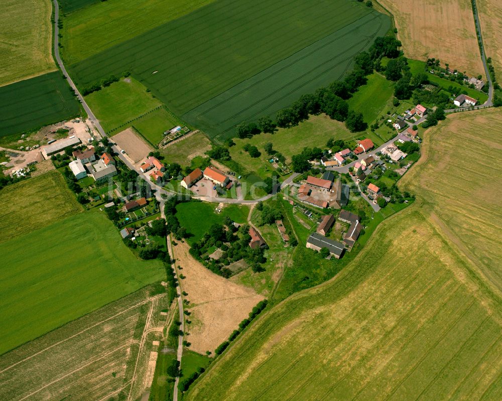 Gleina von oben - Dorfkern am Feldrand in Gleina im Bundesland Sachsen, Deutschland