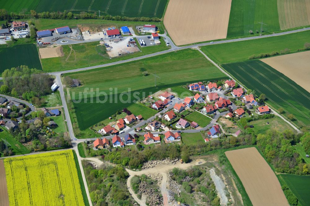 Gnodstadt von oben - Dorfkern am Feldrand in Gnodstadt im Bundesland Bayern, Deutschland