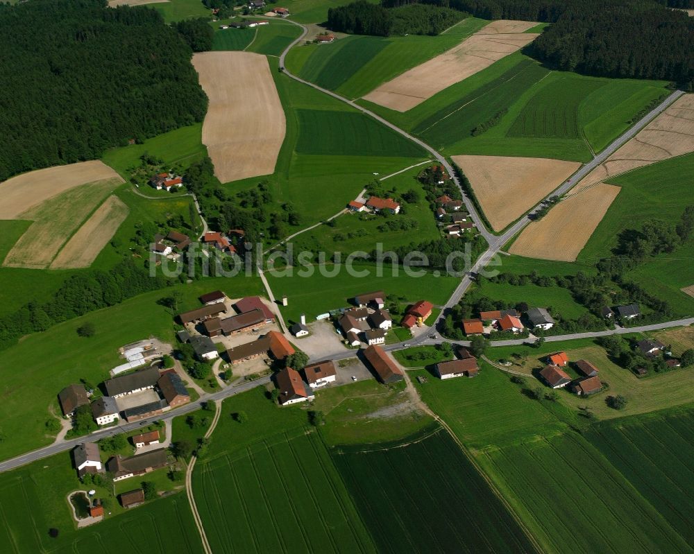 Luftaufnahme Godlsham - Dorfkern am Feldrand in Godlsham im Bundesland Bayern, Deutschland