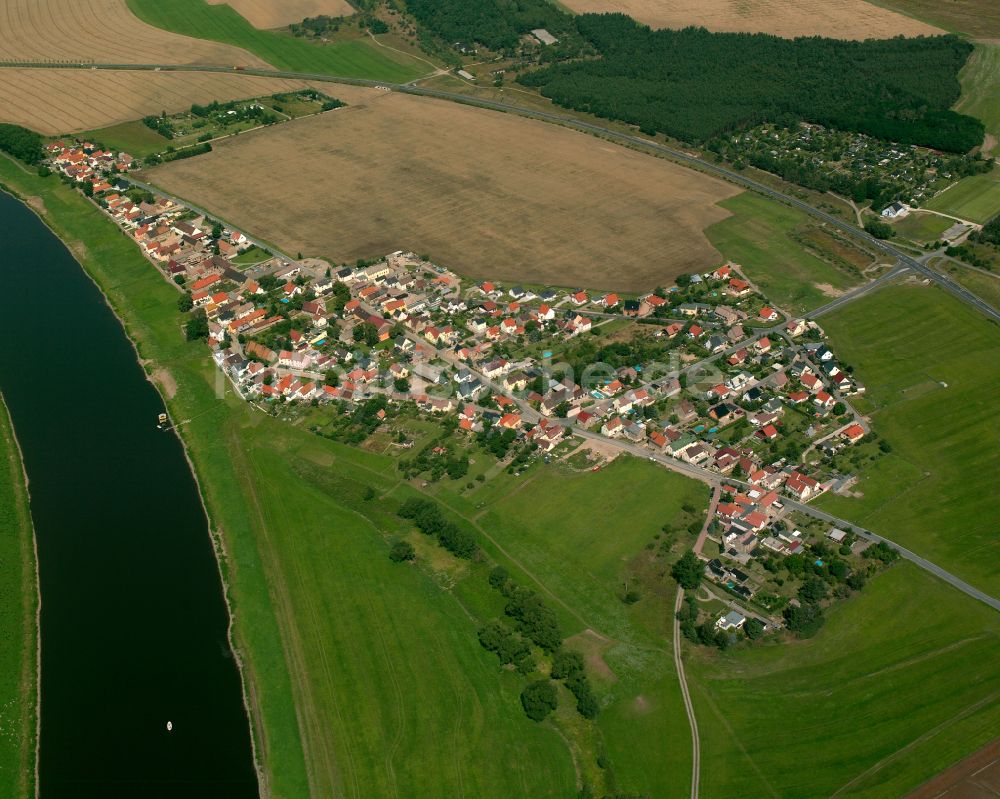 Gohlis aus der Vogelperspektive: Dorfkern am Feldrand in Gohlis im Bundesland Sachsen, Deutschland