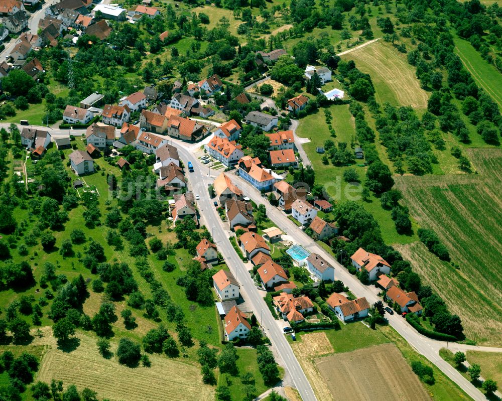 Gomaringen von oben - Dorfkern am Feldrand in Gomaringen im Bundesland Baden-Württemberg, Deutschland