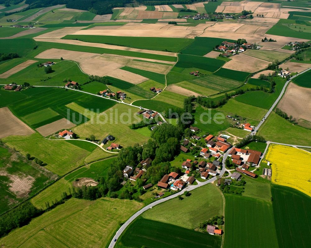 Gopping von oben - Dorfkern am Feldrand in Gopping im Bundesland Bayern, Deutschland