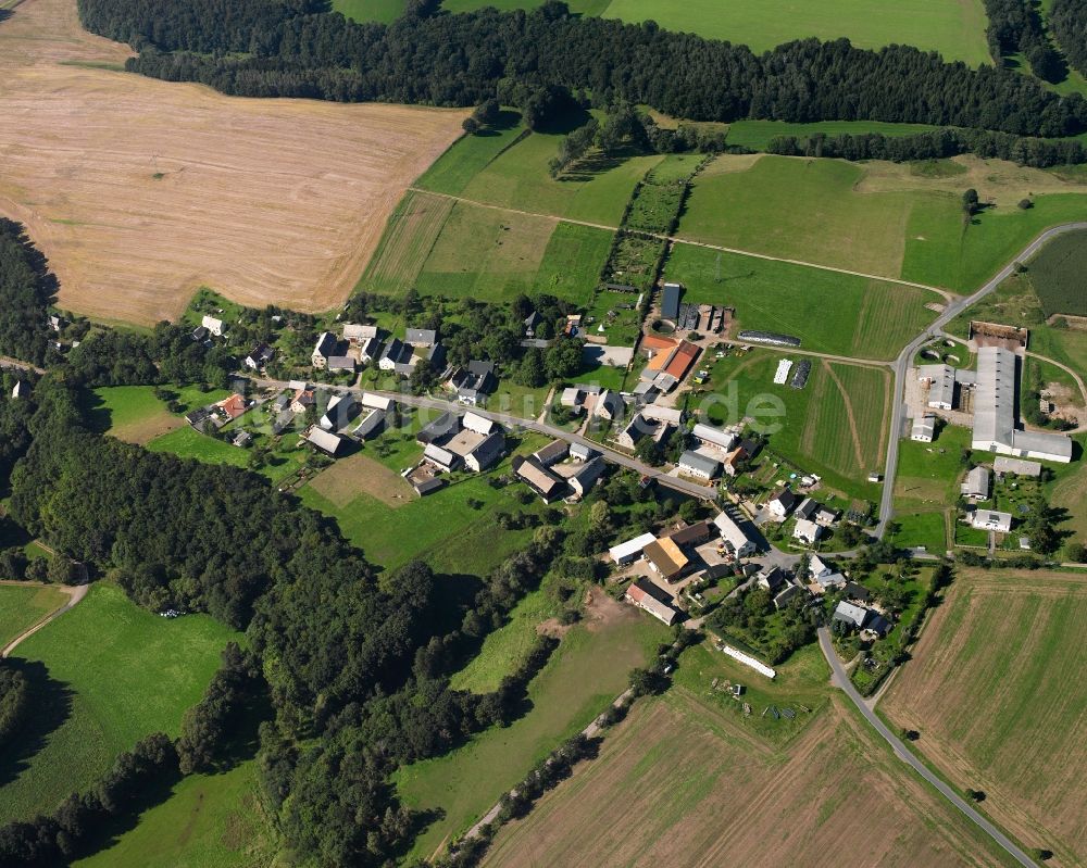 Goßberg aus der Vogelperspektive: Dorfkern am Feldrand in Goßberg im Bundesland Sachsen, Deutschland