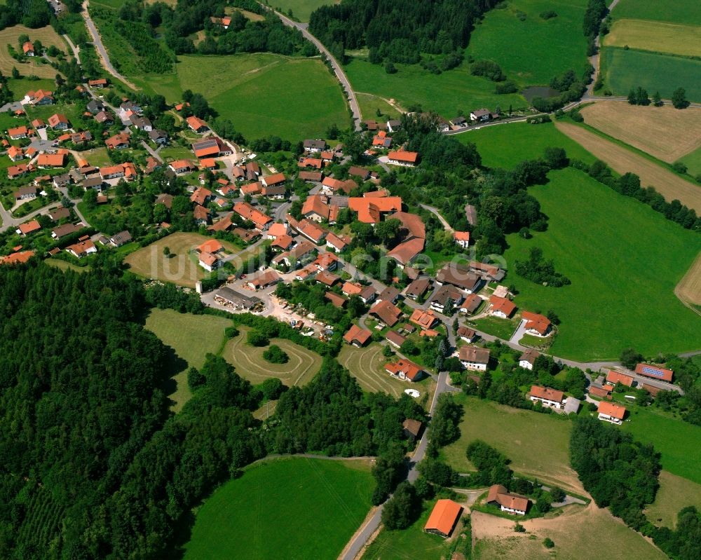 Gossersdorf von oben - Dorfkern am Feldrand in Gossersdorf im Bundesland Bayern, Deutschland