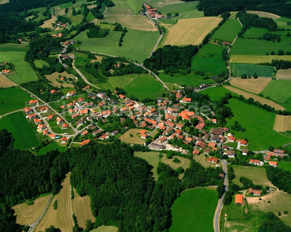 Gossersdorf aus der Vogelperspektive: Dorfkern am Feldrand in Gossersdorf im Bundesland Bayern, Deutschland