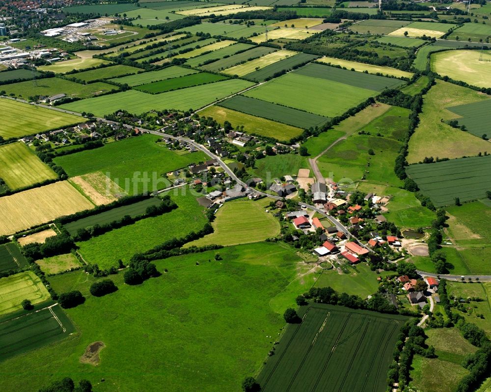 Grabau aus der Vogelperspektive: Dorfkern am Feldrand in Grabau im Bundesland Schleswig-Holstein, Deutschland