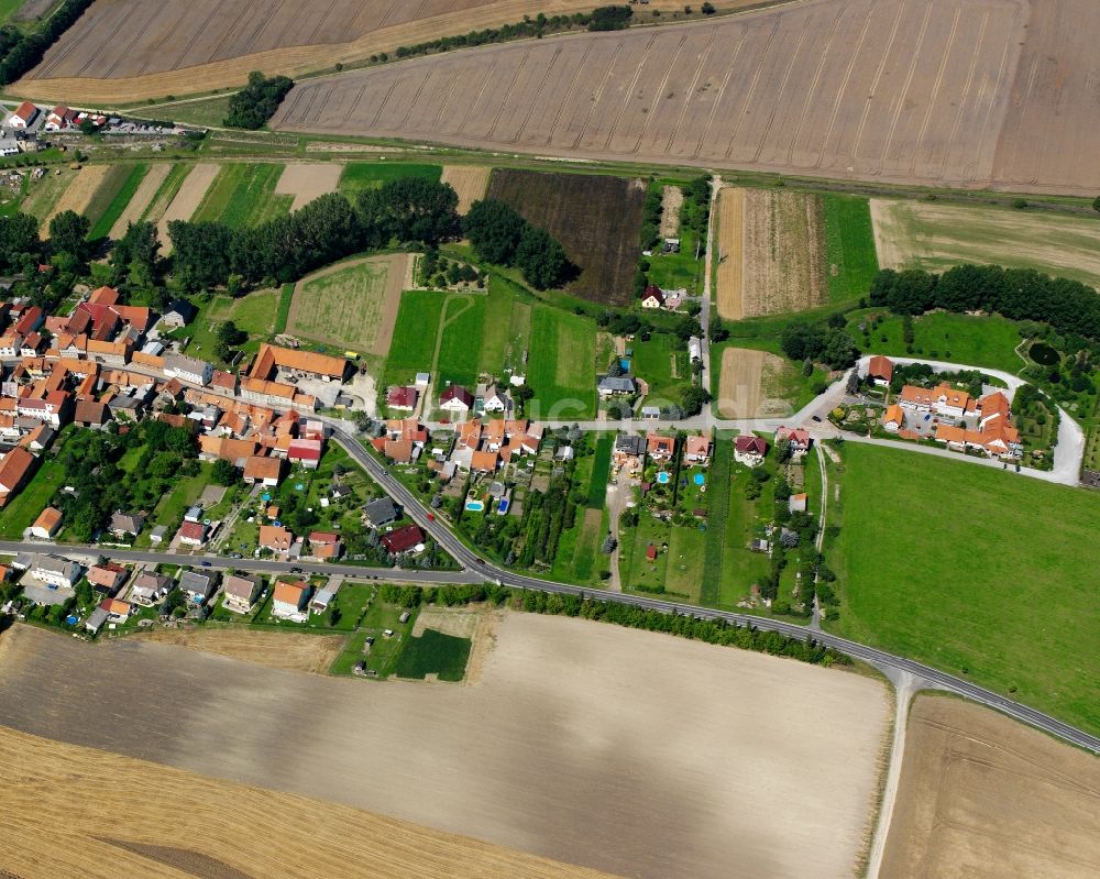 Luftaufnahme Grabe - Dorfkern am Feldrand in Grabe im Bundesland Thüringen, Deutschland