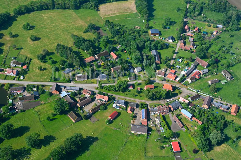 Luftbild Grabow-Buckow - Dorfkern am Feldrand in Grabow-Buckow im Bundesland Brandenburg, Deutschland
