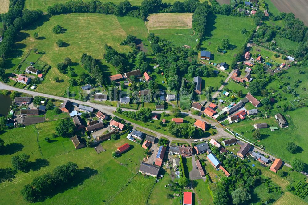 Luftaufnahme Grabow-Buckow - Dorfkern am Feldrand in Grabow-Buckow im Bundesland Brandenburg, Deutschland