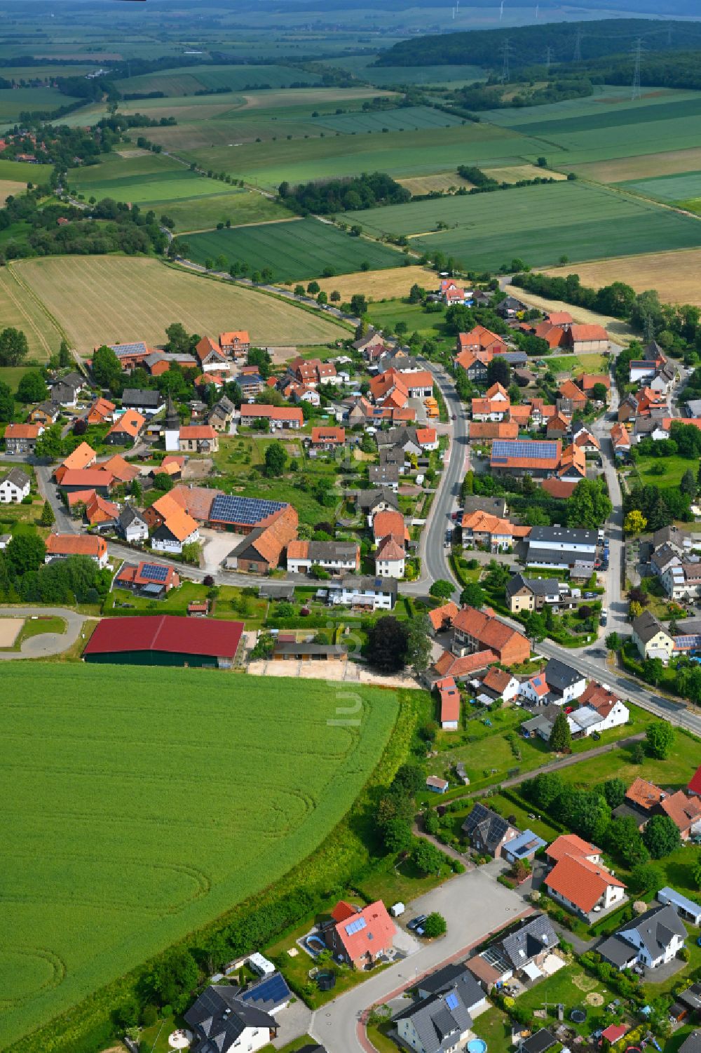 Luftaufnahme Graste - Dorfkern am Feldrand in Graste im Bundesland Niedersachsen, Deutschland