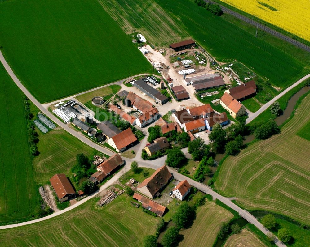 Görchsheim aus der Vogelperspektive: Dorfkern am Feldrand in Görchsheim im Bundesland Bayern, Deutschland