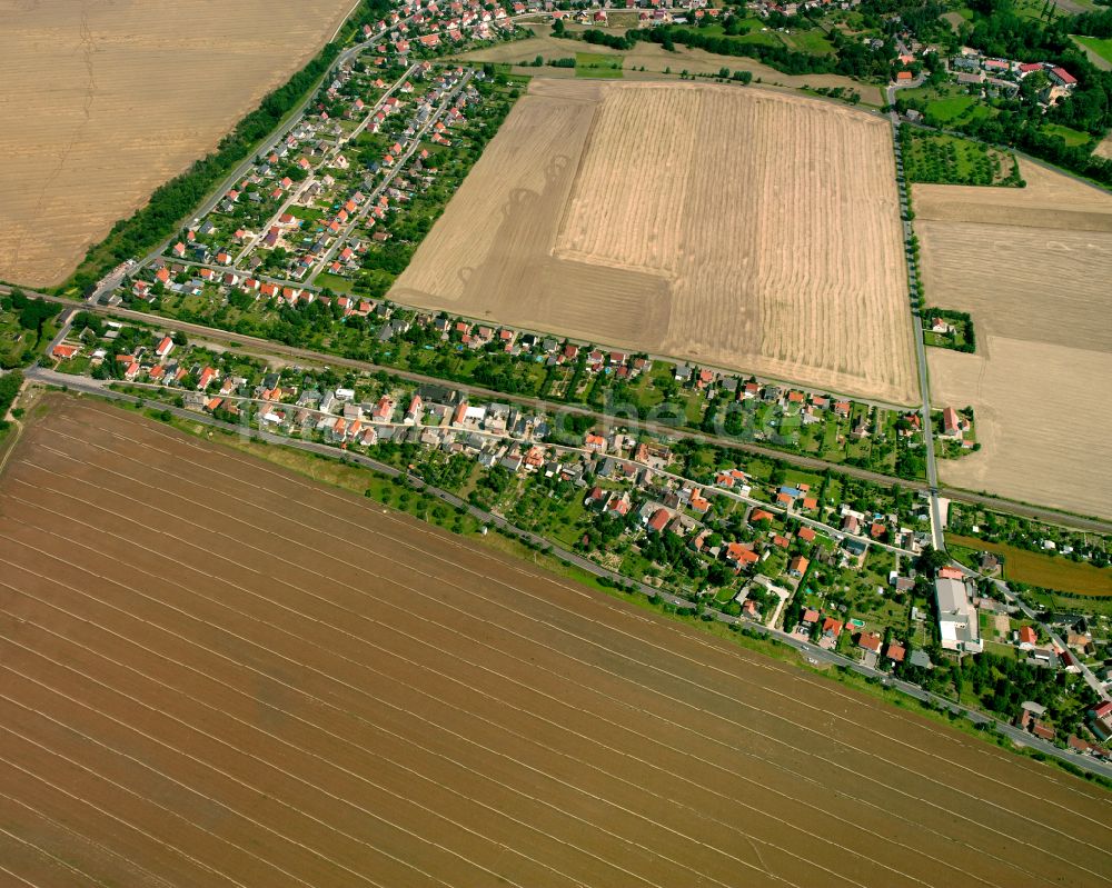 Grödel aus der Vogelperspektive: Dorfkern am Feldrand in Grödel im Bundesland Sachsen, Deutschland