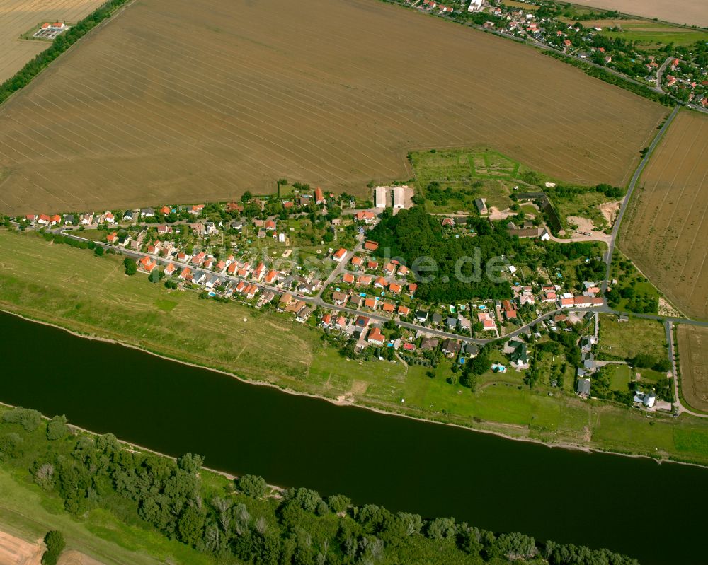 Luftaufnahme Grödel - Dorfkern am Feldrand in Grödel im Bundesland Sachsen, Deutschland