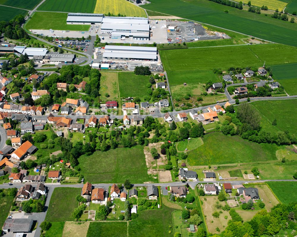 Grebenau aus der Vogelperspektive: Dorfkern am Feldrand in Grebenau im