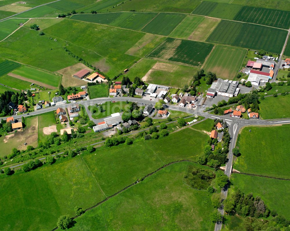 Grebenhain aus der Vogelperspektive: Dorfkern am Feldrand in Grebenhain im Bundesland Hessen, Deutschland