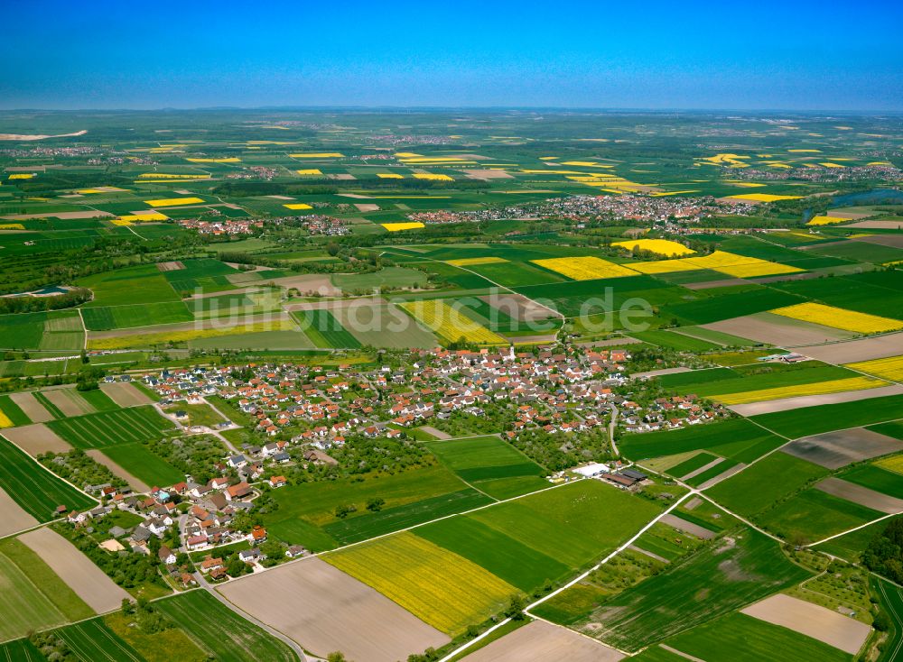 Luftaufnahme Griesingen - Dorfkern am Feldrand in Griesingen im Bundesland Baden-Württemberg, Deutschland