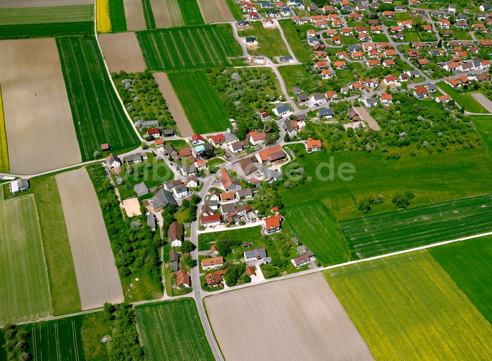 Griesingen von oben - Dorfkern am Feldrand in Griesingen im Bundesland Baden-Württemberg, Deutschland