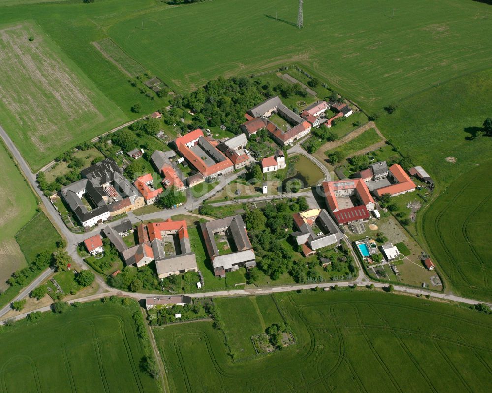 Grochwitz aus der Vogelperspektive: Dorfkern am Feldrand in Grochwitz im Bundesland Thüringen, Deutschland