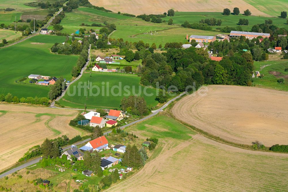 Groß Daberkow von oben - Dorfkern am Feldrand in Groß Daberkow im Bundesland Mecklenburg-Vorpommern, Deutschland