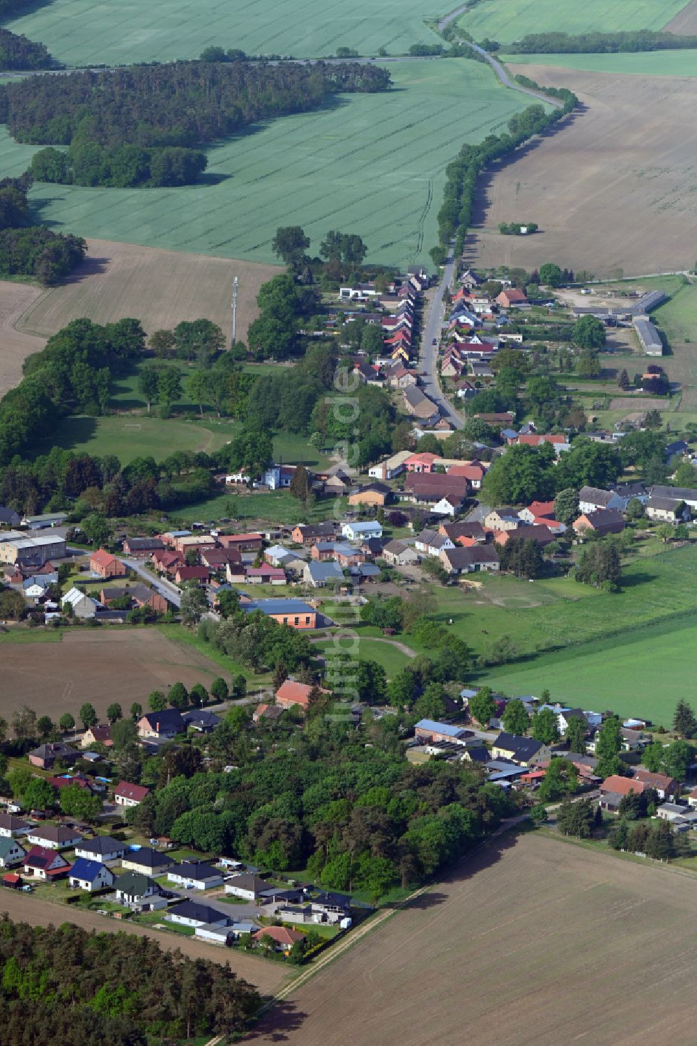 Luftbild Groß Godems - Dorfkern am Feldrand in Groß Godems im Bundesland Mecklenburg-Vorpommern, Deutschland