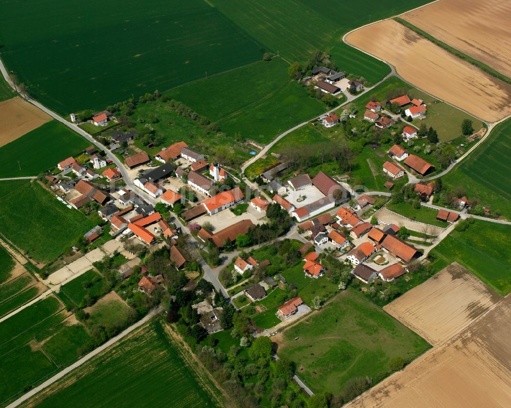 Großenpinning von oben - Dorfkern am Feldrand in Großenpinning im Bundesland Bayern, Deutschland