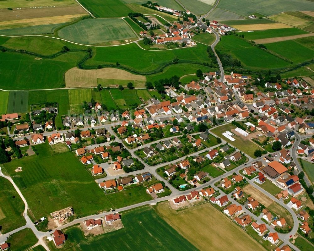 Großenried aus der Vogelperspektive: Dorfkern am Feldrand in Großenried im Bundesland Bayern, Deutschland